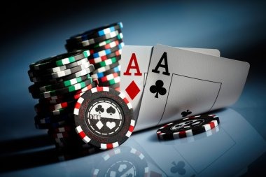 Texas Hold'em Bonus game interface on seri777 showing hand rankings and payout table